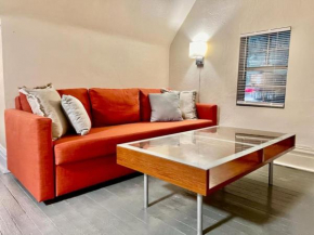 Amazing Sleeps 19 with 14 beds at Downtown Location